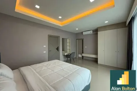 Casa de 5 dormitorios en Pattaya, Tailandia № 211147 - foto 16