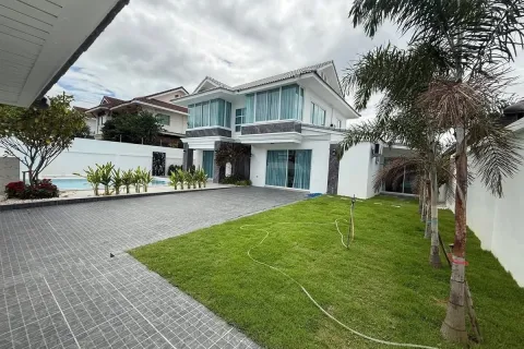Casa de 5 dormitorios en Pattaya, Tailandia № 211147 - foto 24