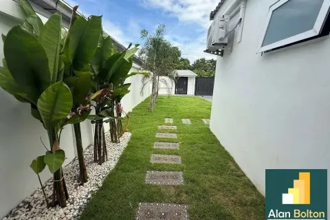 Casa de 5 dormitorios en Pattaya, Tailandia № 211147 - foto 4