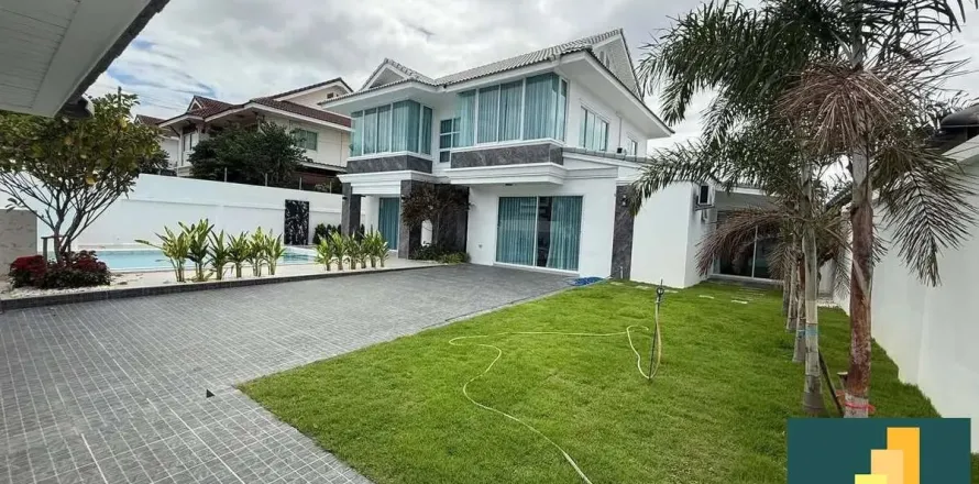 Casa de 5 dormitorios en Pattaya, Tailandia № 211147