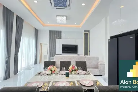 Casa de 4 dormitorios en Pattaya, Tailandia № 211142 - foto 8