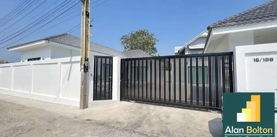 Casa de 4 dormitorios en Pattaya, Tailandia № 211142