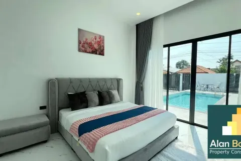 Casa de 4 dormitorios en Pattaya, Tailandia № 211142 - foto 13