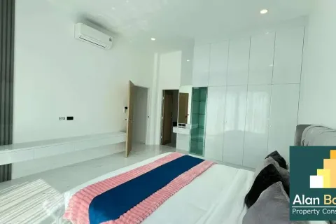 Casa de 4 dormitorios en Pattaya, Tailandia № 211142 - foto 6