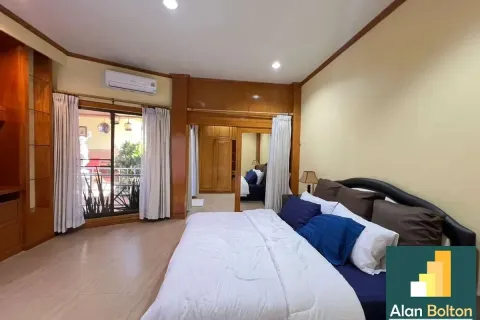 Casa de 4 dormitorios en Pattaya, Tailandia № 211143 - foto 14