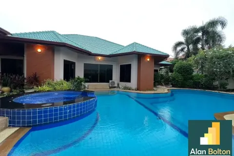 Casa de 4 dormitorios en Pattaya, Tailandia № 211143 - foto 3