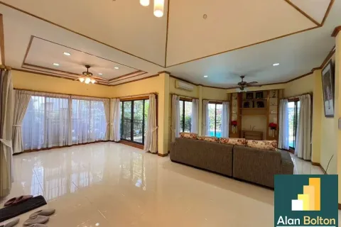 Casa de 4 dormitorios en Pattaya, Tailandia № 211143 - foto 6