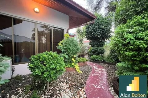 Casa de 4 dormitorios en Pattaya, Tailandia № 211143 - foto 8