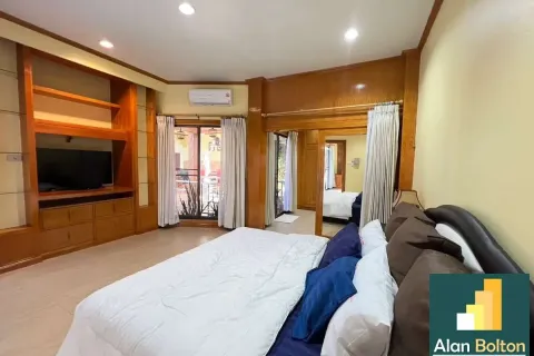 Casa de 4 dormitorios en Pattaya, Tailandia № 211143 - foto 16