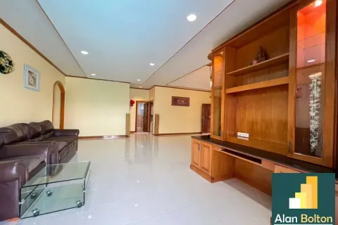 Casa de 4 dormitorios en Pattaya, Tailandia № 211143 - foto 9