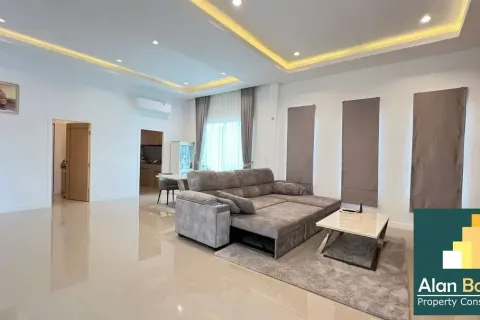 Casa de 3 dormitorios en Pattaya, Tailandia № 211145 - foto 8