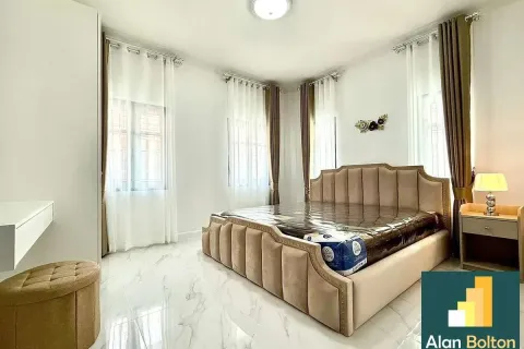Casa de 3 dormitorios en Pattaya, Tailandia № 211146 - foto 6
