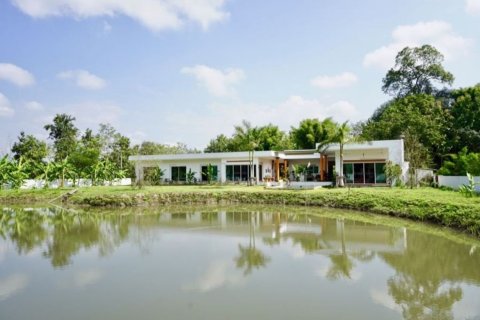 House in Chiang Mai, Thailand 5 bedrooms № 120135 - photo 1