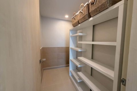 Condominio de 3 dormitorios en Bangkok, Tailandia № 233500 - foto 19