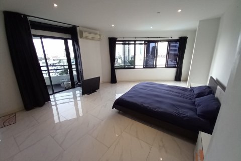 Кондоминиум с 3 спальнями в Ваттхане, Бангкок, Таиланд № 138649 - фото 9