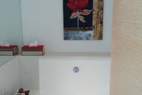 Condo in Khlong San, Bangkok, Thailand, 2 bedrooms  № 138653 - photo 13