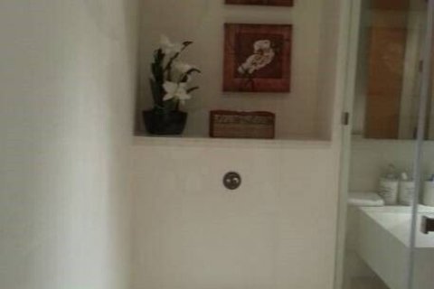 Condo in Khlong San, Bangkok, Thailand, 2 bedrooms  № 138653 - photo 17