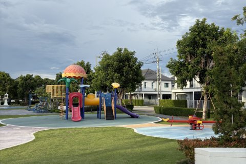 House in Samut Prakan, Thailand 3 bedrooms № 144948 - photo 18