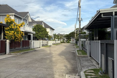 House in Samut Prakan, Thailand 3 bedrooms № 144948 - photo 17