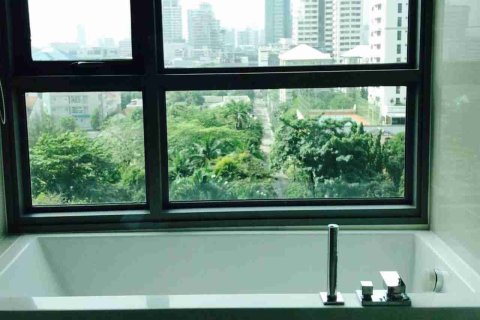 Condo in Bangkok, Thailand, 2 bedrooms № 183689 - photo 7