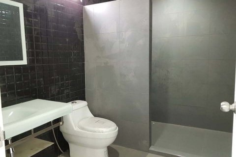 Офис в Клонг Тоэй, Бангкок, Таиланд  № 147890 - фото 6