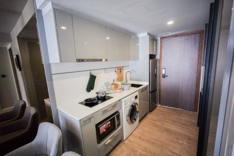 Studio in the Condo in Phaya Thai, Bangkok, Thailand  № 147889 - photo 5