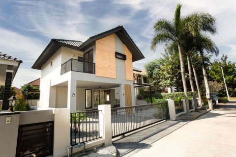 House in Chiang Mai, Thailand 3 bedrooms № 119948 - photo 1