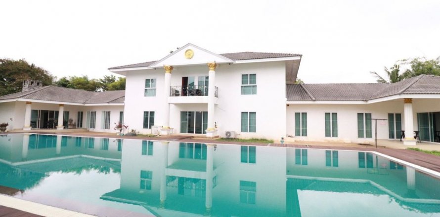 House in Chiang Mai, Thailand 6 bedrooms № 119951