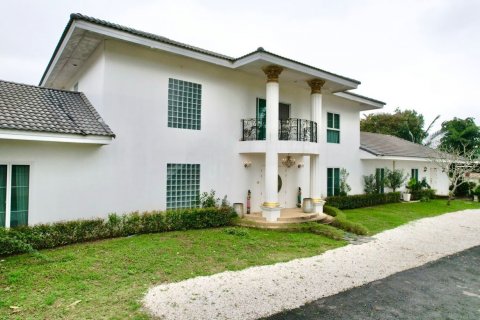 House in Chiang Mai, Thailand 6 bedrooms № 119951 - photo 6