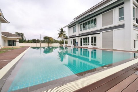 House in Chiang Mai, Thailand 6 bedrooms № 119951 - photo 14