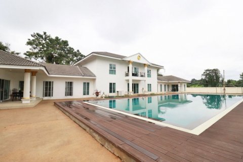House in Chiang Mai, Thailand 6 bedrooms № 119951 - photo 16