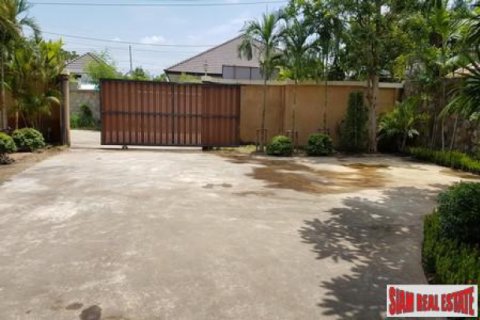 Villa on Jomtien Beach, Pattaya, Thailand 3 bedrooms № 192755 - photo 4