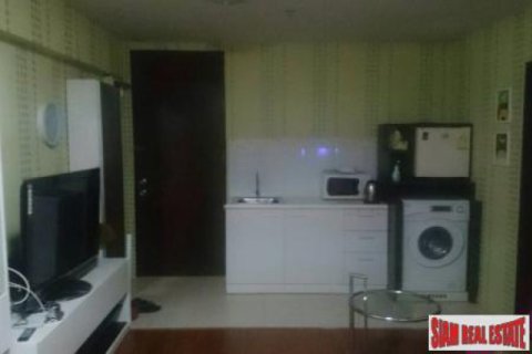 Apartment in Lat Phrao, Bangkok, Thailand 1 bedroom № 192759 - photo 3
