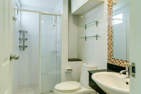 Condo in Phra Khanong, Bangkok, Thailand, 2 bedrooms № 173514 - photo 8