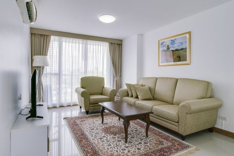 Condo in Phra Khanong, Bangkok, Thailand, 2 bedrooms № 173514 - photo 1