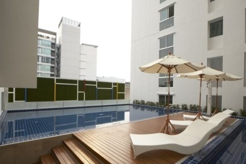 Condo in Phra Khanong, Bangkok, Thailand, 2 bedrooms № 173514 - photo 10