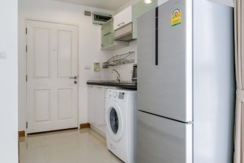 Condo in Phra Khanong, Bangkok, Thailand, 2 bedrooms № 173514 - photo 6