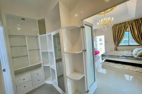 House in Pattaya, Thailand 5 bedrooms № 173513 - photo 18