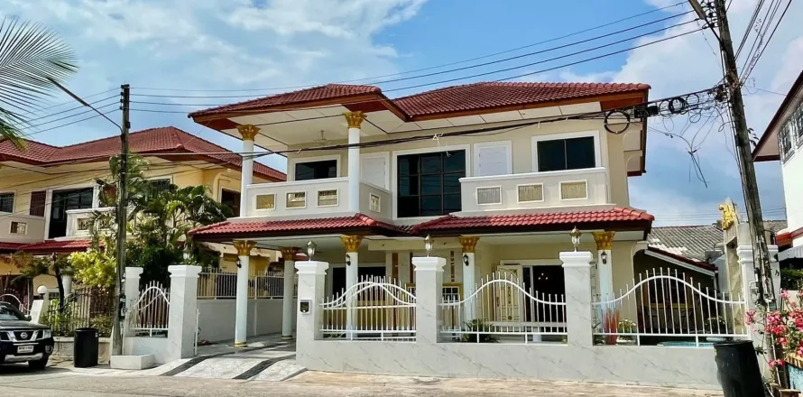 House in Pattaya, Thailand 5 bedrooms № 173513