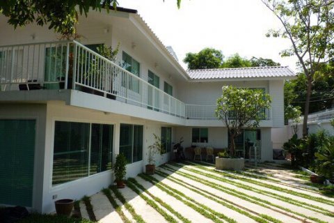 Дом в Пхракханонге, Бангкок, Таиланд с 4 спальнями  № 143591 - фото 1