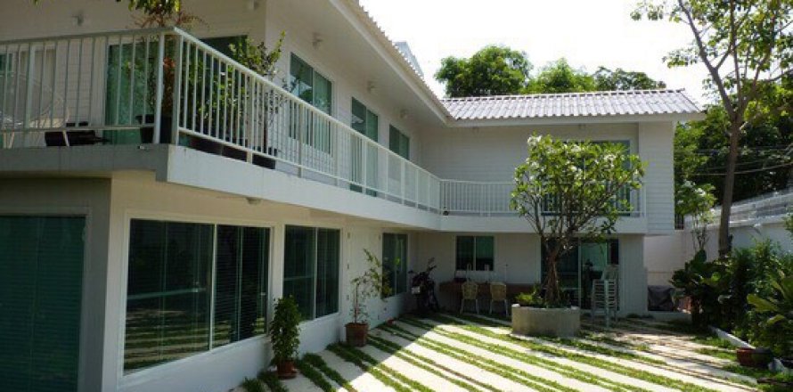 Дом в Пхракханонге, Бангкок, Таиланд с 4 спальнями  № 143591