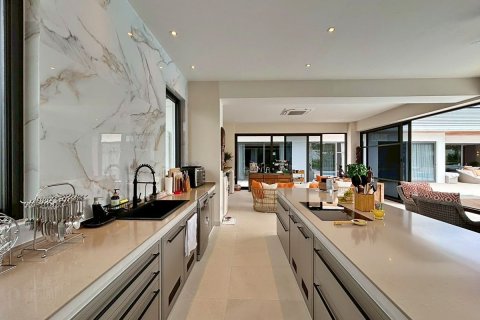 Дом в Паттайе, Таиланд с 5 спальнями  № 171904 - фото 17