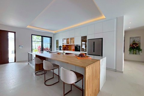 Дом в Паттайе, Таиланд с 5 спальнями  № 171904 - фото 5