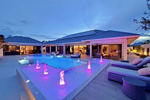 Дом в Паттайе, Таиланд с 5 спальнями  № 171904 - фото 2