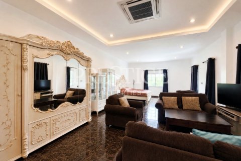 Haus in Pattaya, Thailand 11 Schlafzimmer № 233228 - Foto 8
