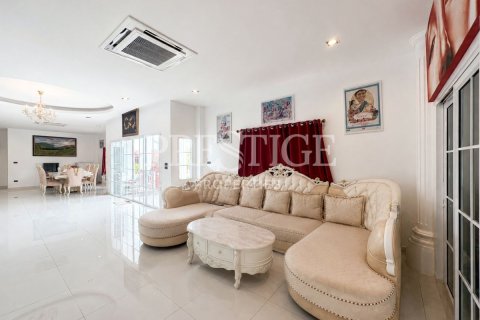 Haus in Pattaya, Thailand 11 Schlafzimmer № 233228 - Foto 4