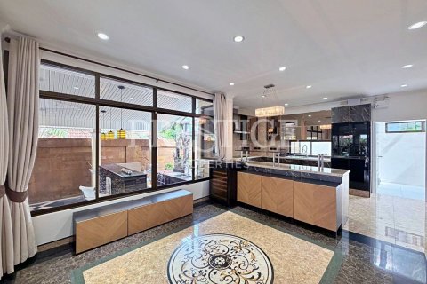 Haus in Pattaya, Thailand 4 Schlafzimmer № 233231 - Foto 9