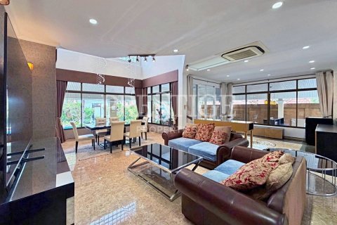 Haus in Pattaya, Thailand 4 Schlafzimmer № 233231 - Foto 2
