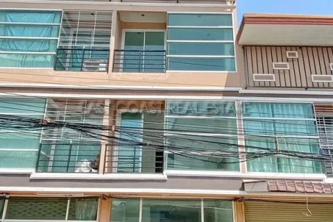 Casa de 4 dormitorios en Pattaya, Tailandia № 213868 - foto 3