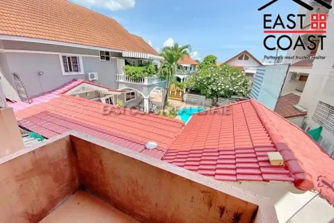 Casa de 4 dormitorios en Pattaya, Tailandia № 213868 - foto 11